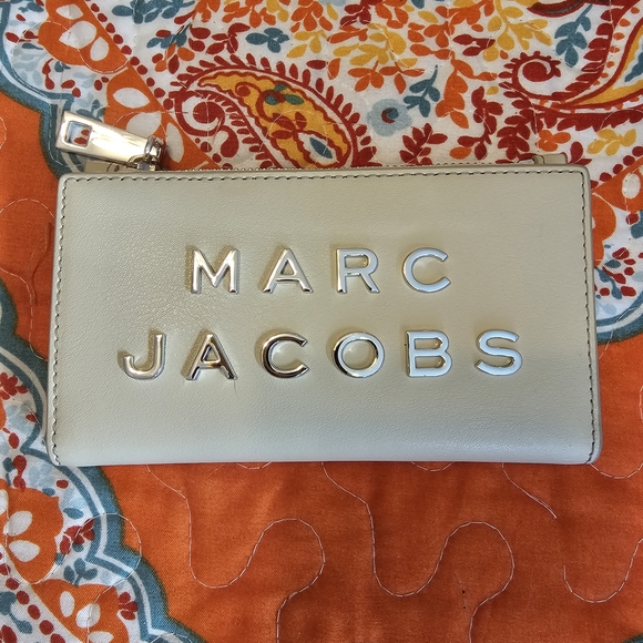 Marc Jacobs Handbags - Marc Jacobs Slim Bifold Wallet